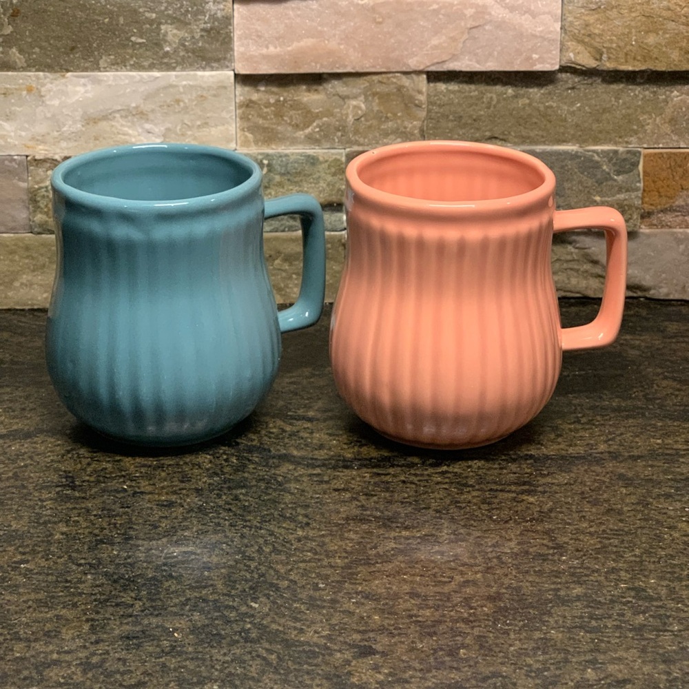 VINTAGE | Set of 2 | Made in Taiwan Mugs